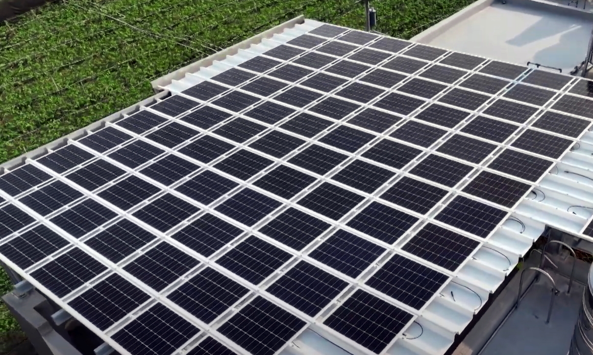 東升國際SunSteel光電浪板升級雙玻結構，以提升機械負載強度及氣候耐候度，可廣泛運用于多元場域