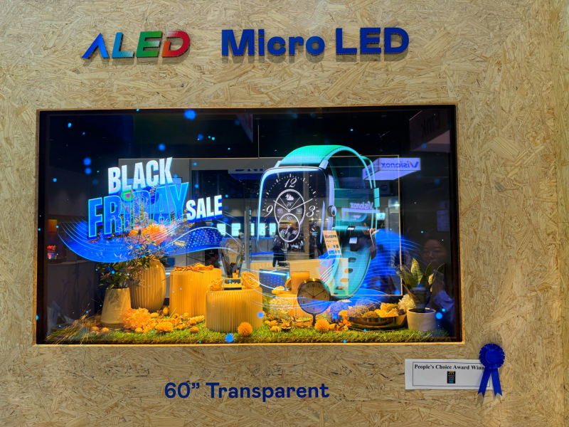 東升國際60吋高透明度Micro LED顯示器獲”最佳Micro LED技術(shù)應(yīng)用獎”，將Micro LED面板透明化之設(shè)計特性極致發(fā)揮，以可擴展性無縫拼接技術(shù)打造，具備600 nits全畫面亮度、大于60%穿透率及超過NTSC 110%的優(yōu)異廣色域表現(xiàn)，可依需求靈活應(yīng)用于各種場域